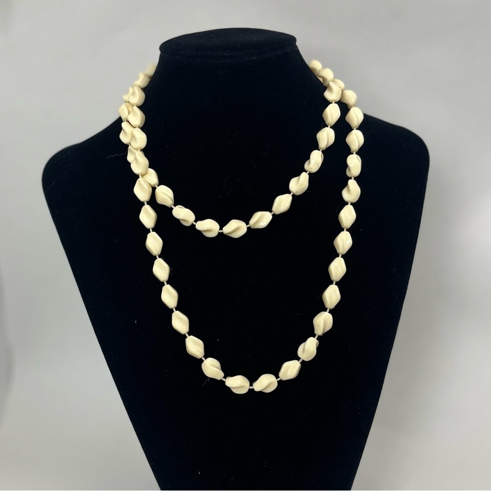 VTG Sara Coventry Off White Lucite Beaded Necklace 1970s
